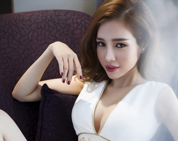 Tiểu sử hot girl Elly Trần 8u9a4025 1023