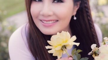 Sống lại tuổi học trò hoa mộng với Hạ Vy, qua nhạc phẩm bolero mới của nhạc sĩ Hoàng Long ca-si-ha-vy