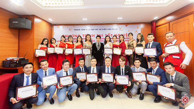 Nguyễn Văn Minh - hành trình từ ‘người cầm mic vô danh’ trở thành ‘bậc thầy đào tạo MC’ chuyên nghiệp? mc van minh 00