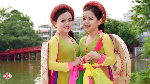 Ca sĩ Thanh Hằng - Thanh Hà: Cặp song ca tí hon mang dòng nhạc quê hương vang xa trên đất Mỹ ca si thanh ha thanh hang avt edit