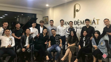 Lý do gì khiến các hot girl - hot boy ‘lũ lượt’ kéo đến theo học âm nhạc tại Piano đệm hát? piano dem hat noi hoi tu avt 000