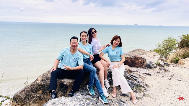 MC Phạm Hồng Phong - người ngược miền ký ức, chỉ để gắn kết yêu thương? mc pham hong phong cung cac ban cu avt 001