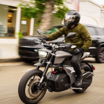Hãng xe điện Ryvid của ba thanh niên gốc Việt, vừa được tiểu bang California tài trợ 20 triệu đô để mở nhà máy 001 hang xe dien ryvid cua ba thanh nien goc viet vua duoc tieu bang california cap tai tro 20 trieu do de mo nha may