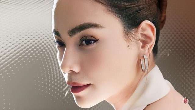 ‘Bông tuyết’ Hồ Ngọc Hà và hành trình rũ mình từ Nữ hoàng thị phi đến Hot mom showbiz 001 bong tuyet ho ngoc ha va hanh trinh ru minh tu nu hoang thi phi den hot mom showbiz
