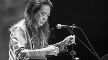 nghe si dan bau pham duc thanh qua doi