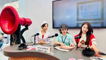 mc hong nhung vov giao thong giu nhip an toan cho nhung chuyen di cuoi nam 002