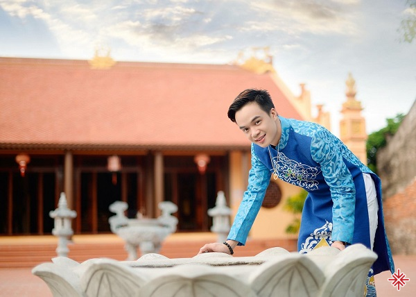 Ca sĩ Trần Duy Hưng tỏ lòng biết ơn đấng sinh thành, thông qua MV ‘Thư gửi mẹ’ Ca sĩ Trần Duy Hưng và hành trình: ‘Đi khắp muôn nơi để hát, để gieo đức tin Phật pháp nhiệm màu’.