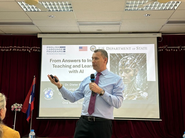 Cách tân phương pháp giảng dạy tiếng Anh tại Lào: tích hợp AI vào tư duy học/dạy học của Tiến sĩ Dieter Bruhn cach tan phuong phap giang day tieng anh tai lao tich hop ai vao tu duy hoc day hoc cua tien si dieter bruhn 002
