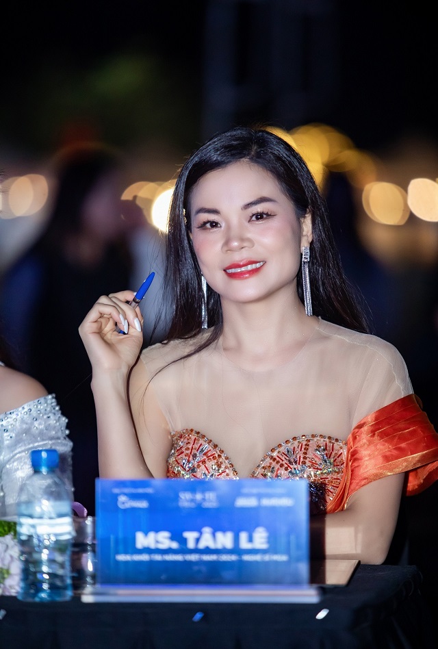 Hoa hậu Tân Lê: “Nhan sắc rồi sẽ phai nhạt, nhưng trí tuệ và lòng nhân ái sẽ là giá trị trường tồn của người phụ nữ hiện đại.” Hoa hậu Tân Lê: “Nhan sắc rồi sẽ phai nhạt, nhưng trí tuệ và lòng nhân ái sẽ là giá trị trường tồn của người phụ nữ hiện đại.”