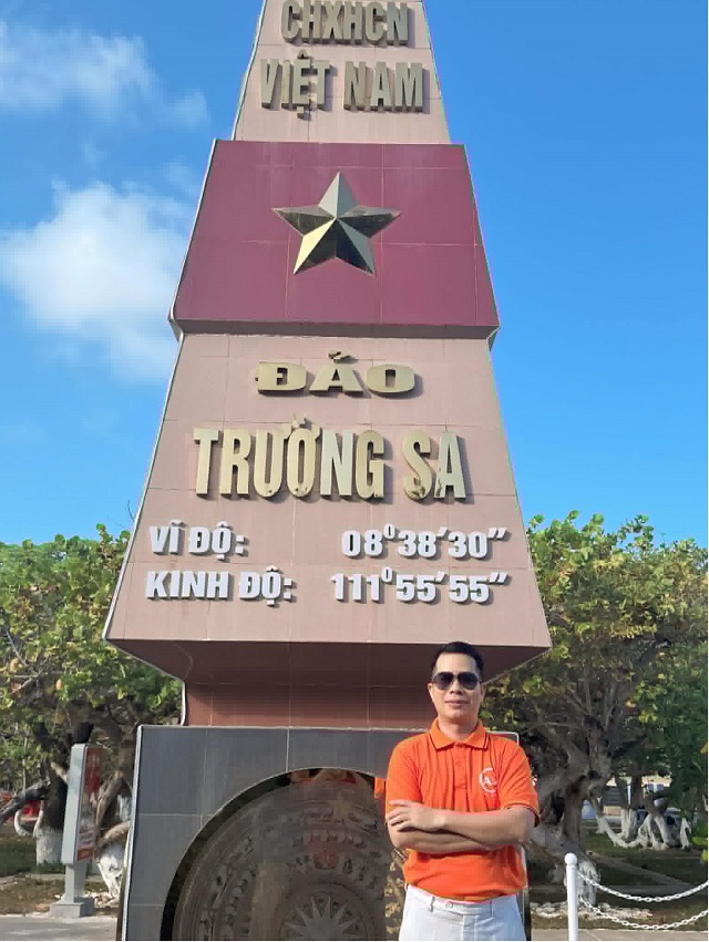 MC Phạm Hồng Phong vinh dự và tự hào: Khoảnh khắc dẫn dắt chương trình dưới cờ Tổ quốc tại Trường Sa MC Phạm Hồng Phong vinh dự và tự hào: Khoảnh khắc dẫn dắt chương trình dưới cờ Tổ quốc tại Trường Sa