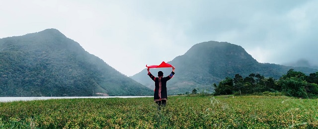 A King Lứu ra mắt MV vào đúng dịp tháng Vu lan và Tết Độc lập 2/9 thay lời tri ân chân thành nhất anh gửi tới bậc sinh thành và sự hy sinh to lớn của các anh hùng liệt sĩ. A King Lứu ra mắt MV vào đúng dịp tháng Vu lan và Tết Độc lập 2/9 thay lời tri ân chân thành nhất anh gửi tới bậc sinh thành và sự hy sinh to lớn của các anh hùng liệt sĩ.