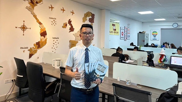 Giám đốc Nguyễn Thanh Bình ra mắt sách về ‘nghề’ Xuất khẩu lao động giam doc nguyen thanh binh ra mat sach ve nghe xuat khau lao dong 001