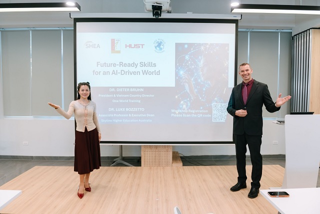 Bà Tân Lê và Tiến sĩ Dieter Bruhn tại Đại học Bách Khoa Hà Nội (HUST) - chủ đề Kỹ năng sẵn sàng cho Tương lai trong Thế giới định hình bởi AI. Bà Tân Lê và Tiến sĩ Dieter Bruhn tại Đại học Bách Khoa Hà Nội (HUST) - chủ đề Kỹ năng sẵn sàng cho Tương lai trong Thế giới định hình bởi AI.